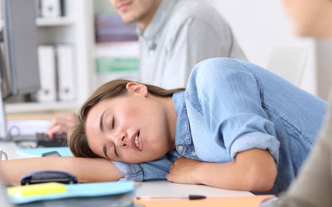 Müdigkeit im Büro